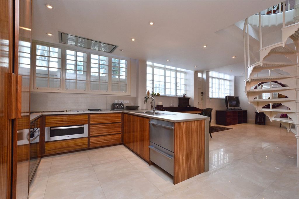 Property photo 2 of 16 Kitchen