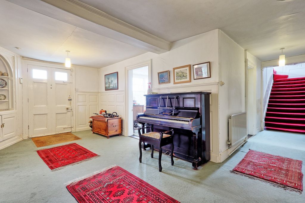 Property photo 3 of 33
