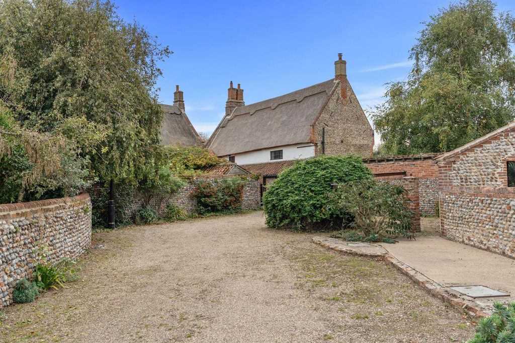 Property photo 2 of 35