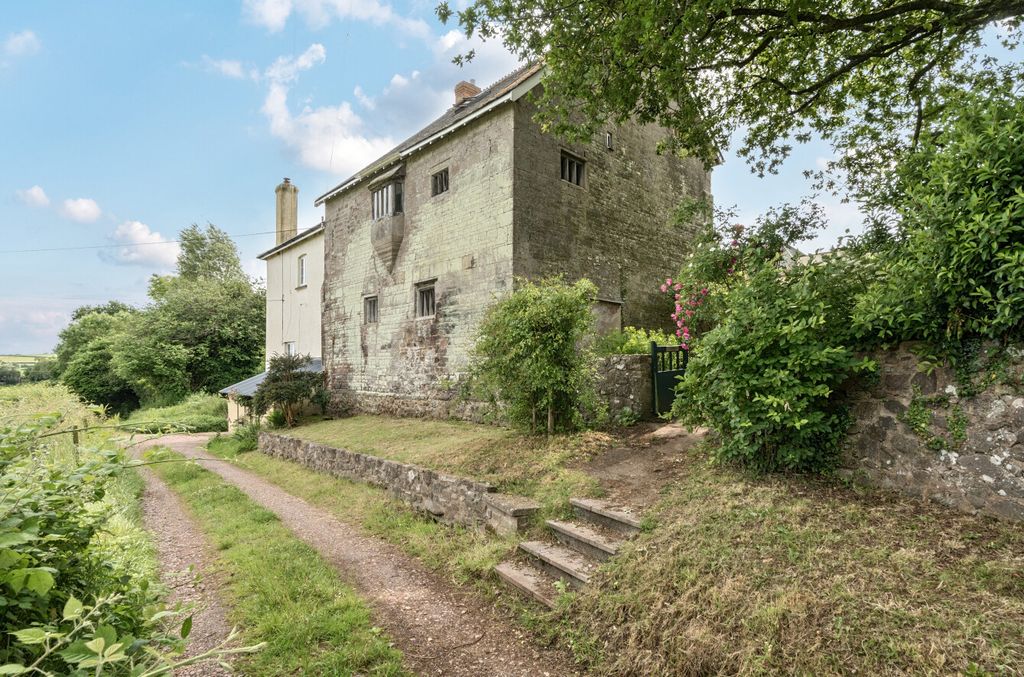 Property photo 3 of 41 1298578-2-683F41A...
