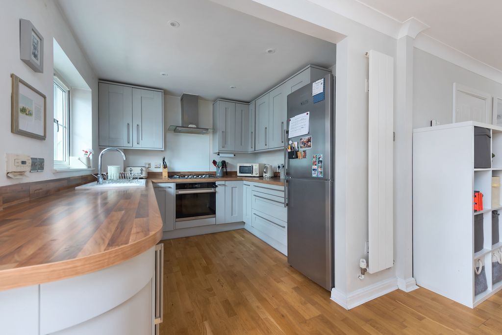 Property photo 3 of 12 Photo