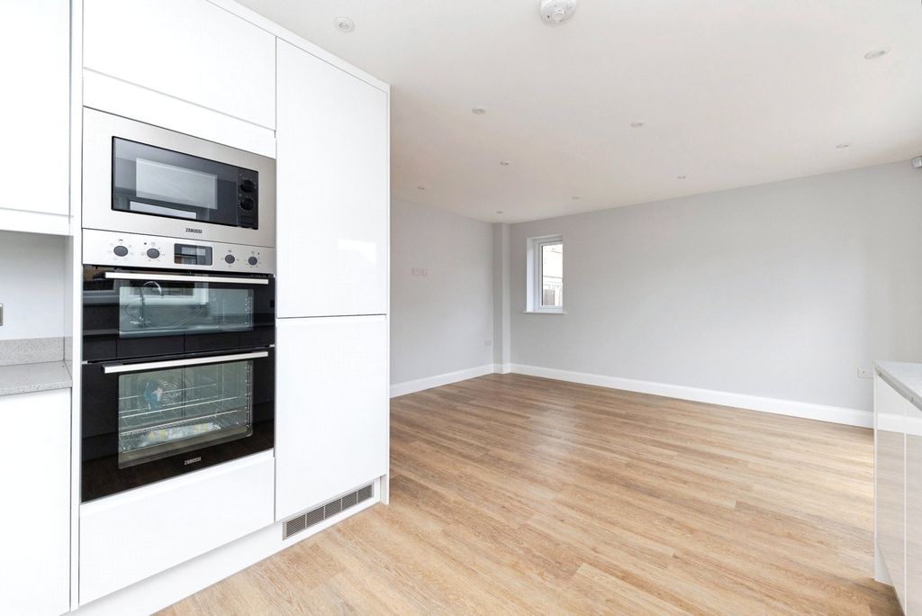 Property photo 2 of 10 Picture No. 05