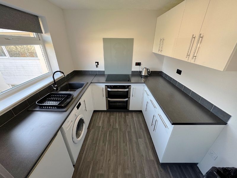 Property photo 2 of 17 Modern Kitchen