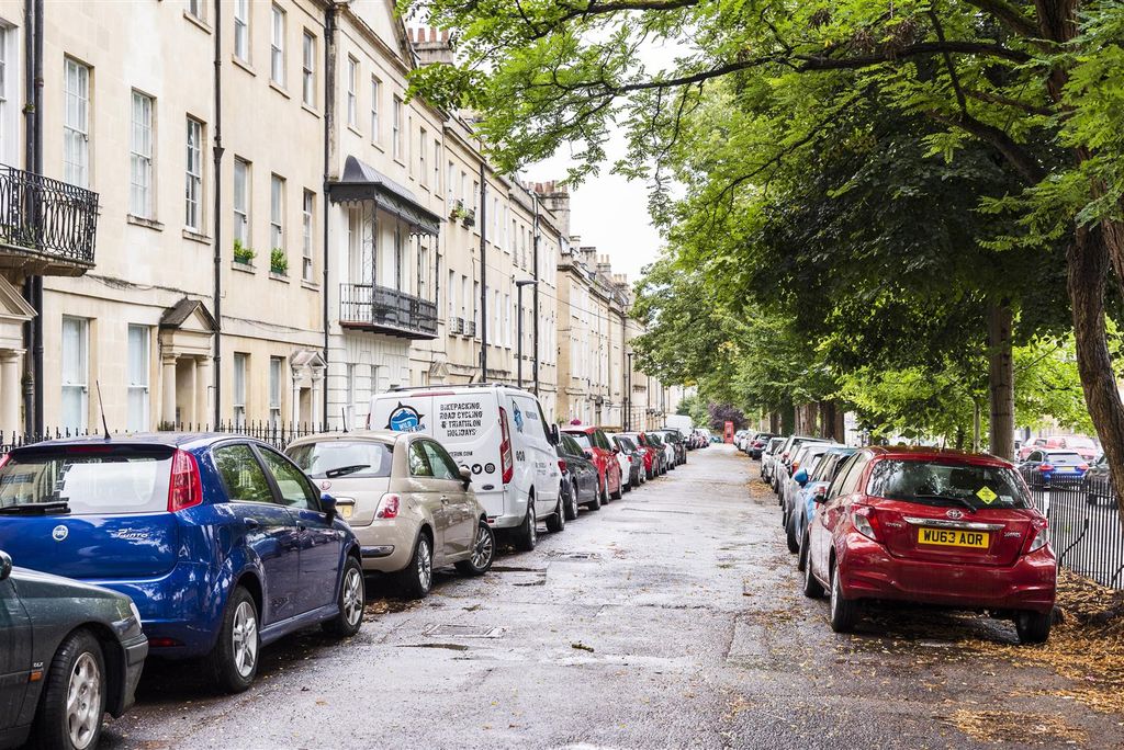 Property photo 2 of 10 Flat 4, 6 Kensington Place, Bath, Ba1 6Aw-1.Jpg