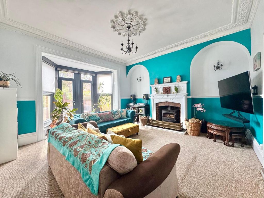 Property photo 2 of 21 Living Room