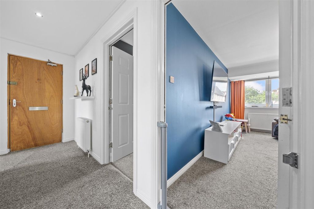 Property photo 3 of 18 Hall.Jpg
