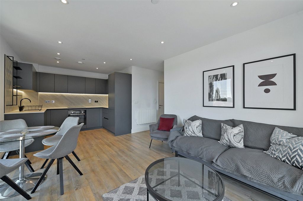 Property photo 3 of 18 Reception Room