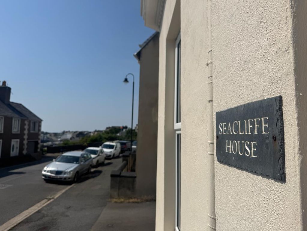 Property photo 2 of 25 4 Seacliffe House-6.Jpg