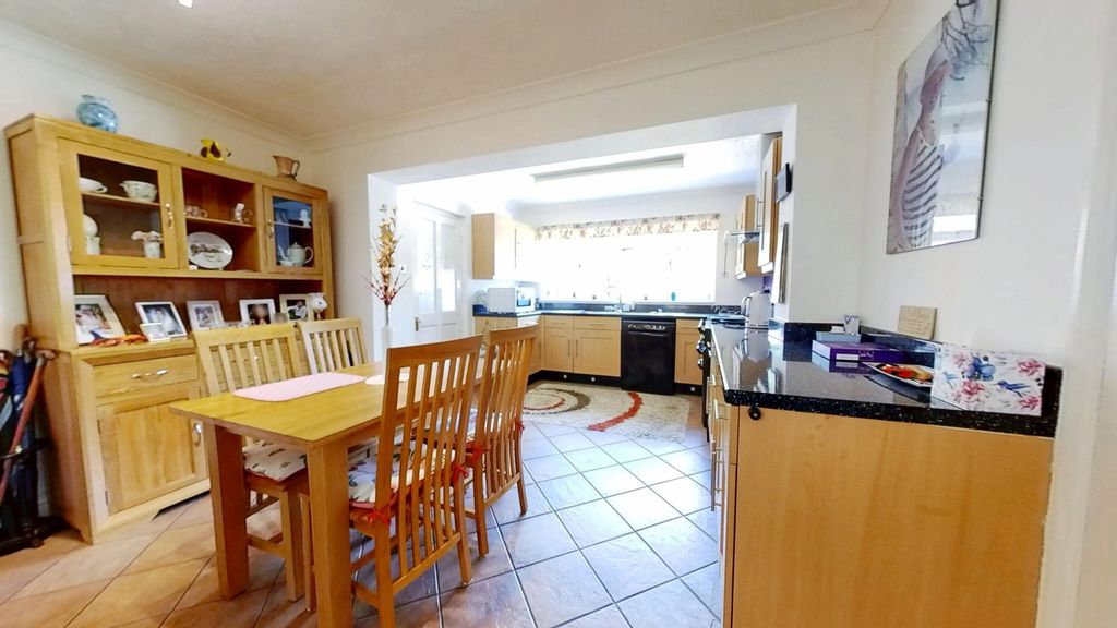 Property photo 2 of 17 Kitchen