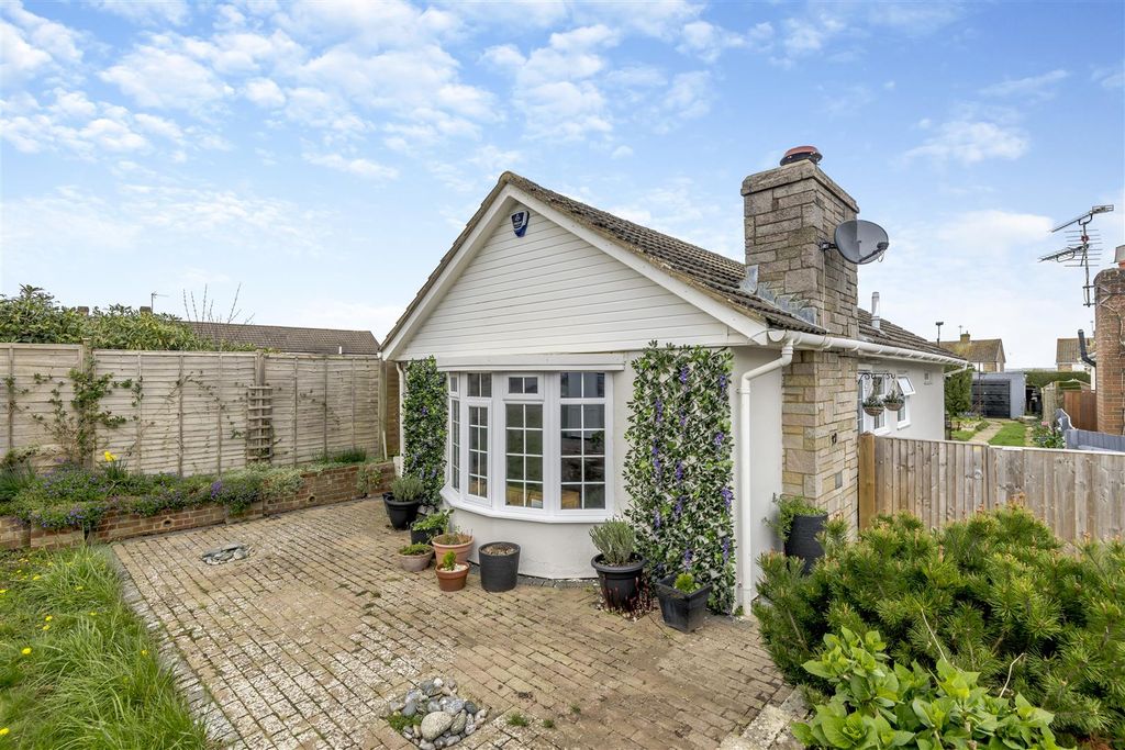 Property photo 1 of 17 Front External