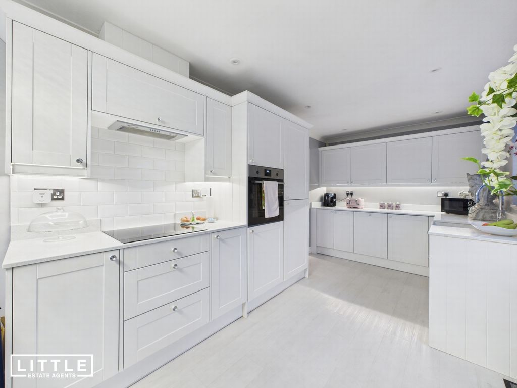 Property photo 3 of 31 Photo 25