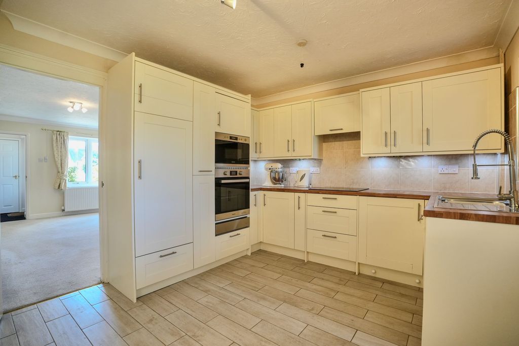 Property photo 3 of 24