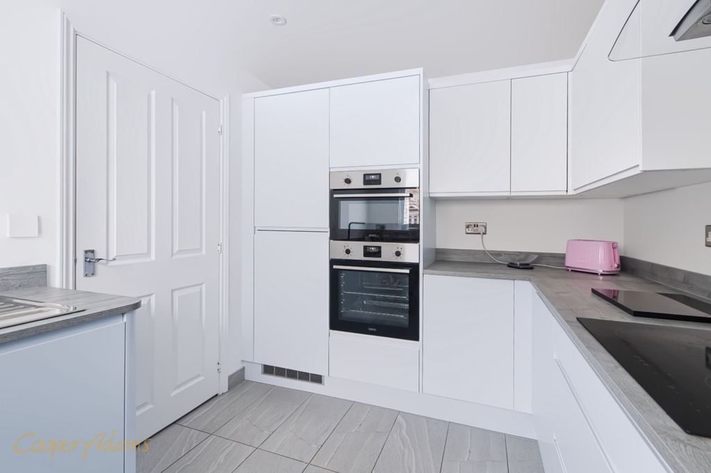 Property photo 3 of 15 Kitchen