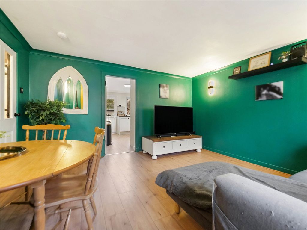 Property photo 2 of 14 Picture No. 16