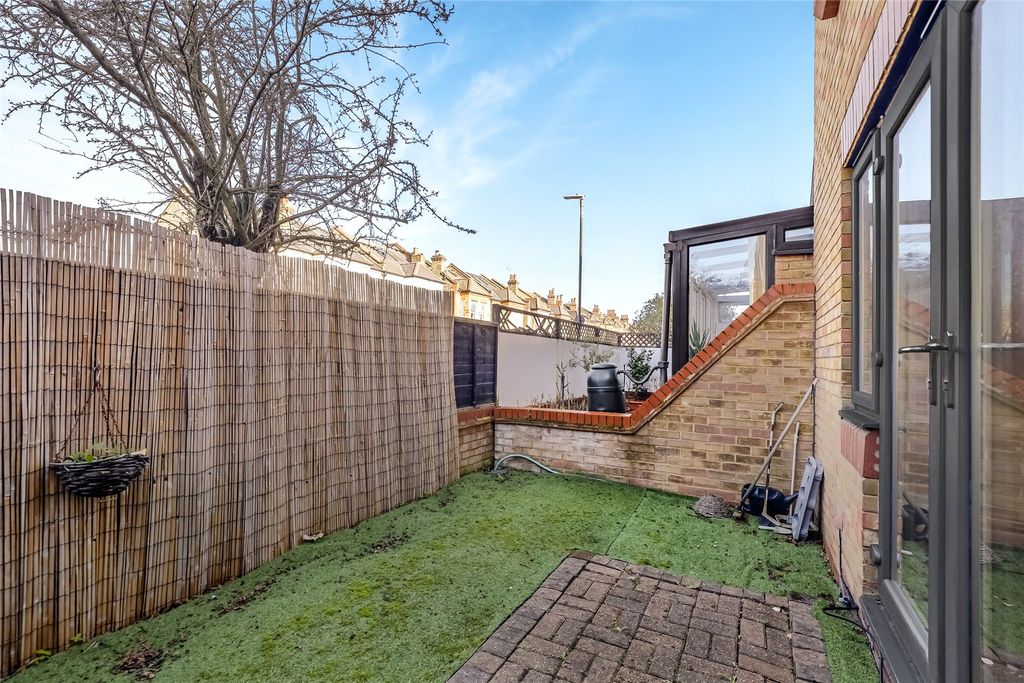 Property photo 2 of 15 Picture No. 19