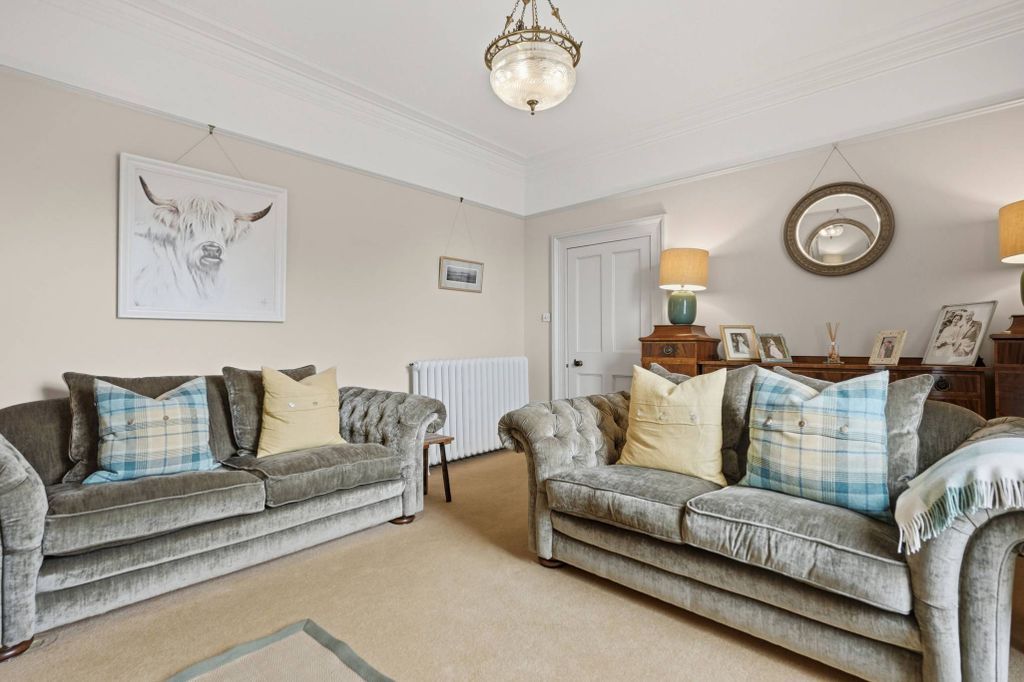 Property photo 3 of 33