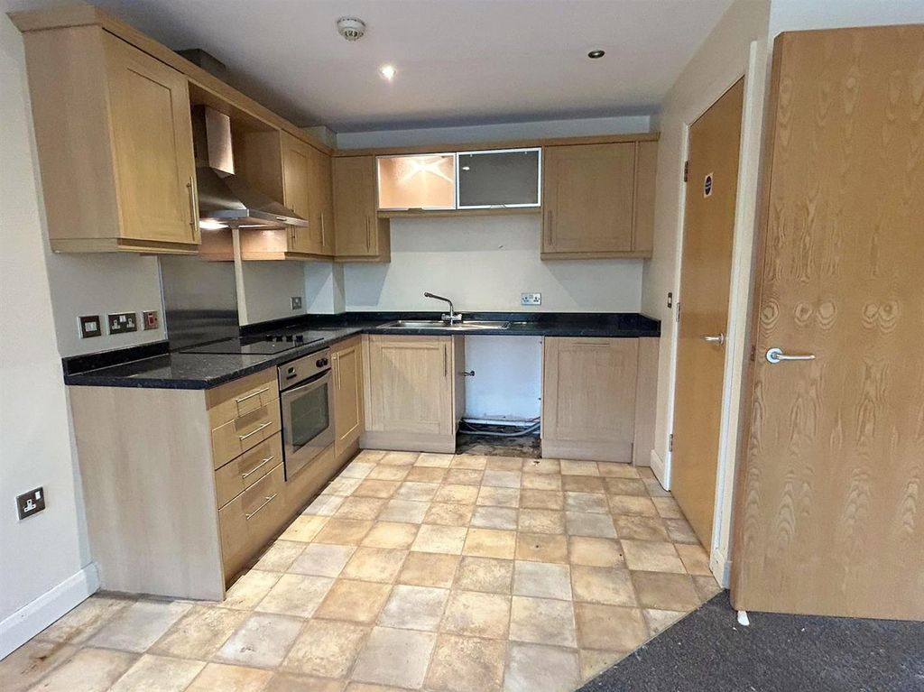 Property photo 3 of 8 Kitchen