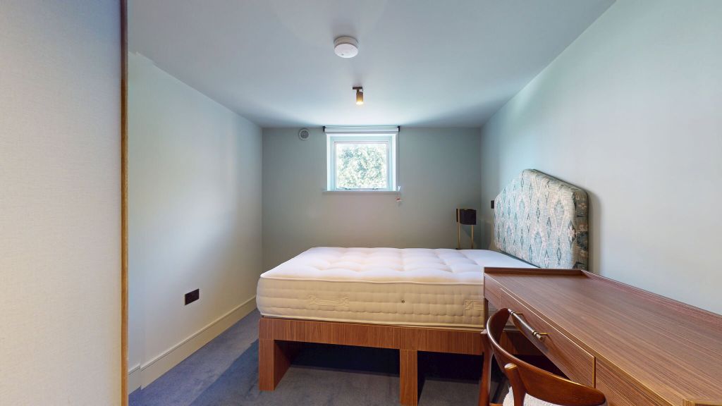 Property photo 1 of 12 Bedroom
