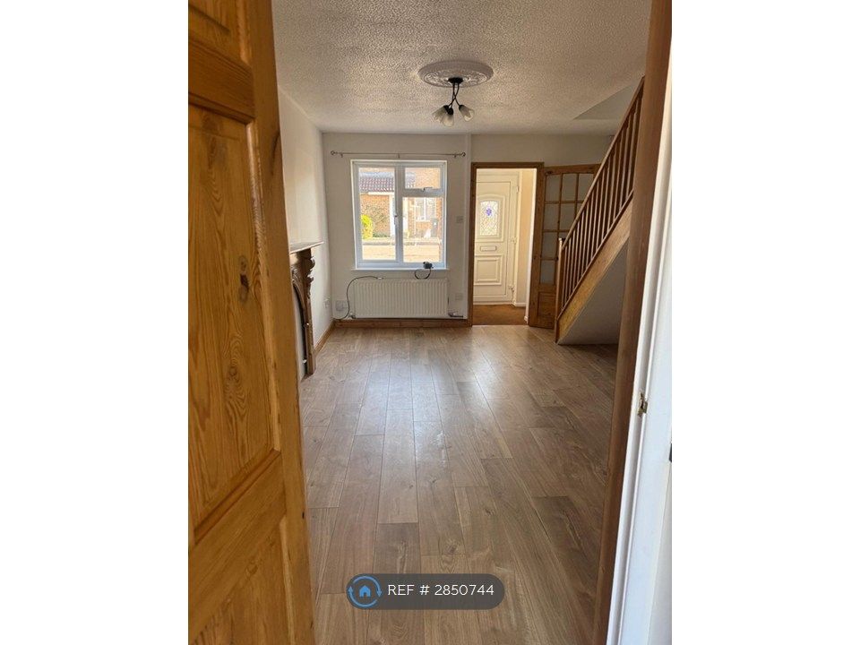 Property photo 3 of 13 Lounge/ Hall