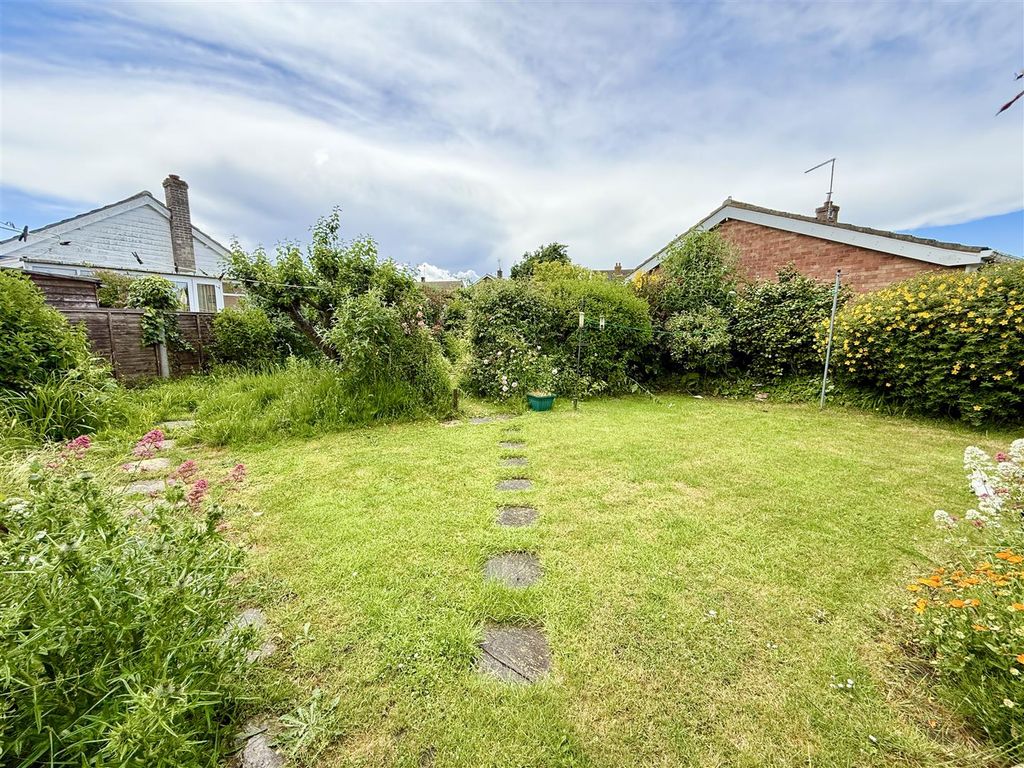 Property photo 2 of 12 Garden