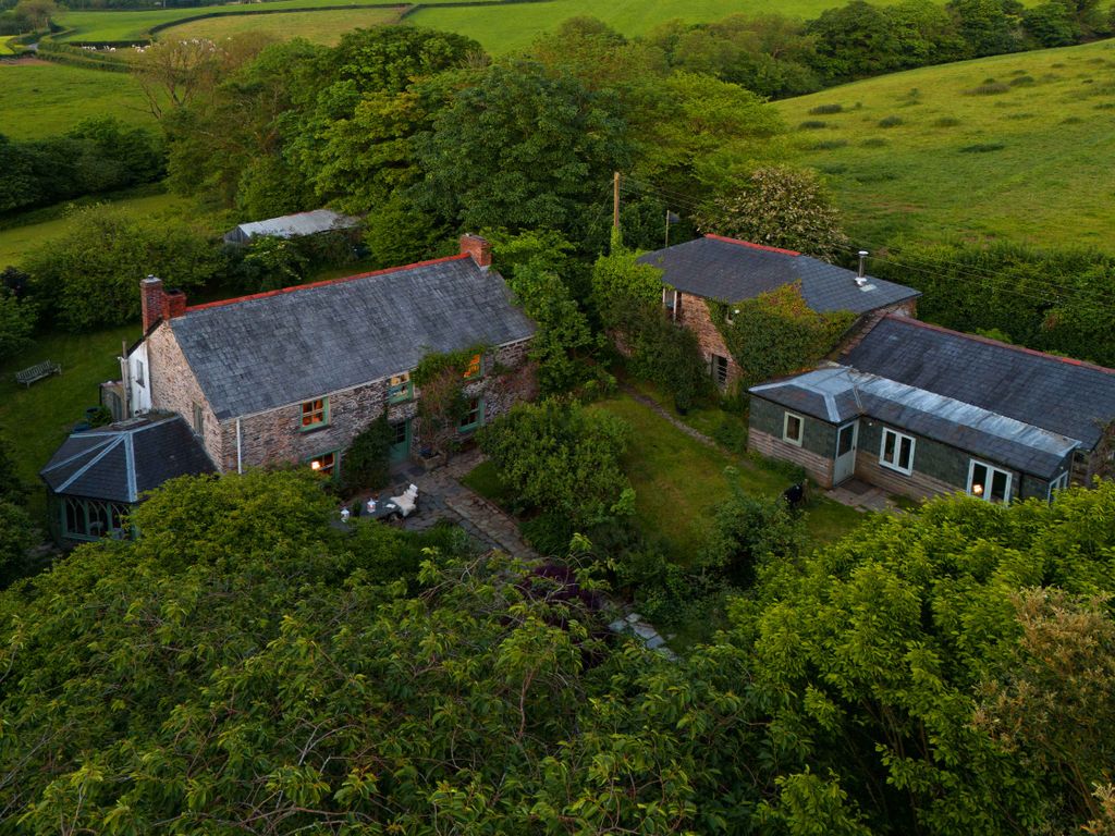 Property photo 2 of 27 664Dda6614310_Littlewood-Farm-Dusk-43