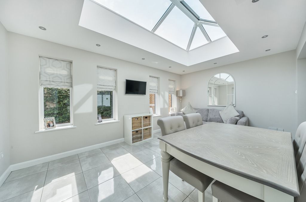 Property photo 2 of 15 1356651-23-68c972...