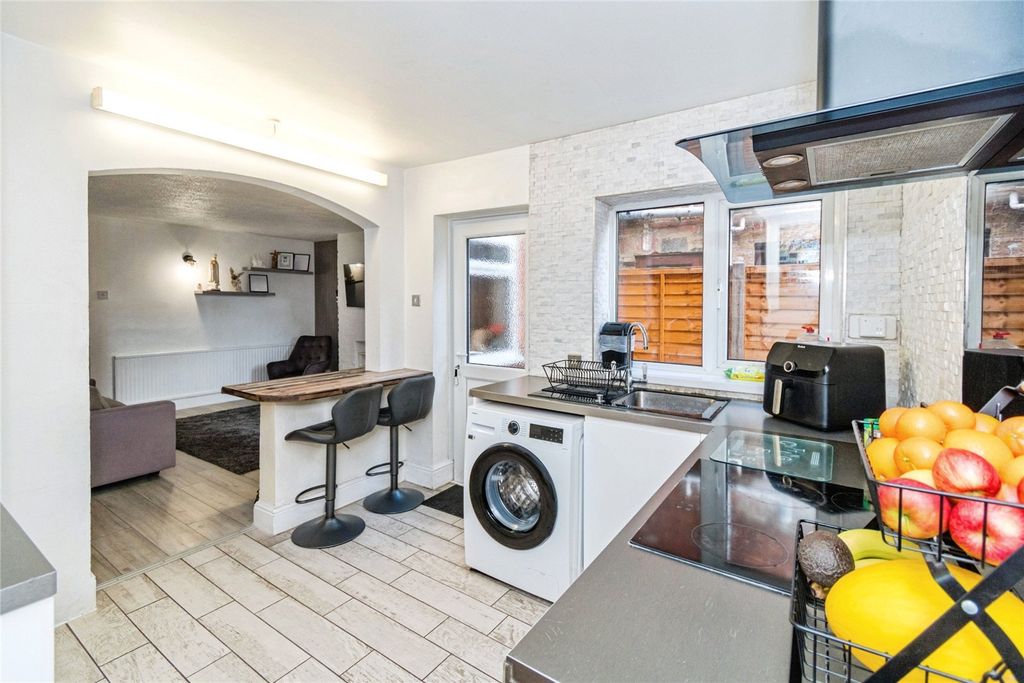 Property photo 3 of 17 Picture No. 30