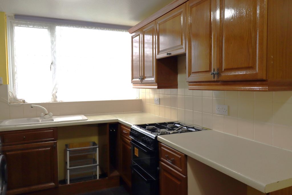 Property photo 2 of 10 9 Tarbet Kit 1