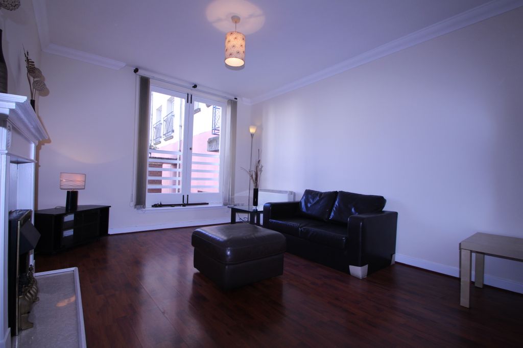 Property photo 2 of 8 Lounge