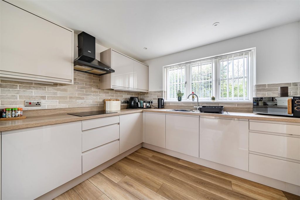 Property photo 3 of 20 Kitchen.Jpg