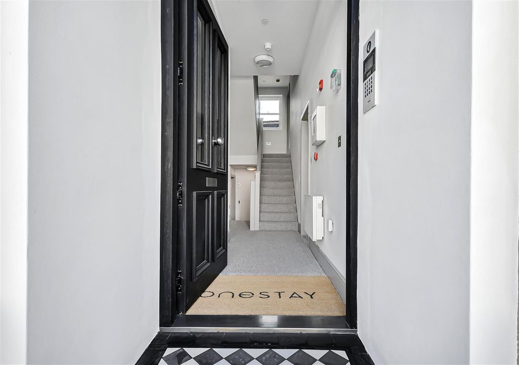 Property photo 3 of 15 Entrance