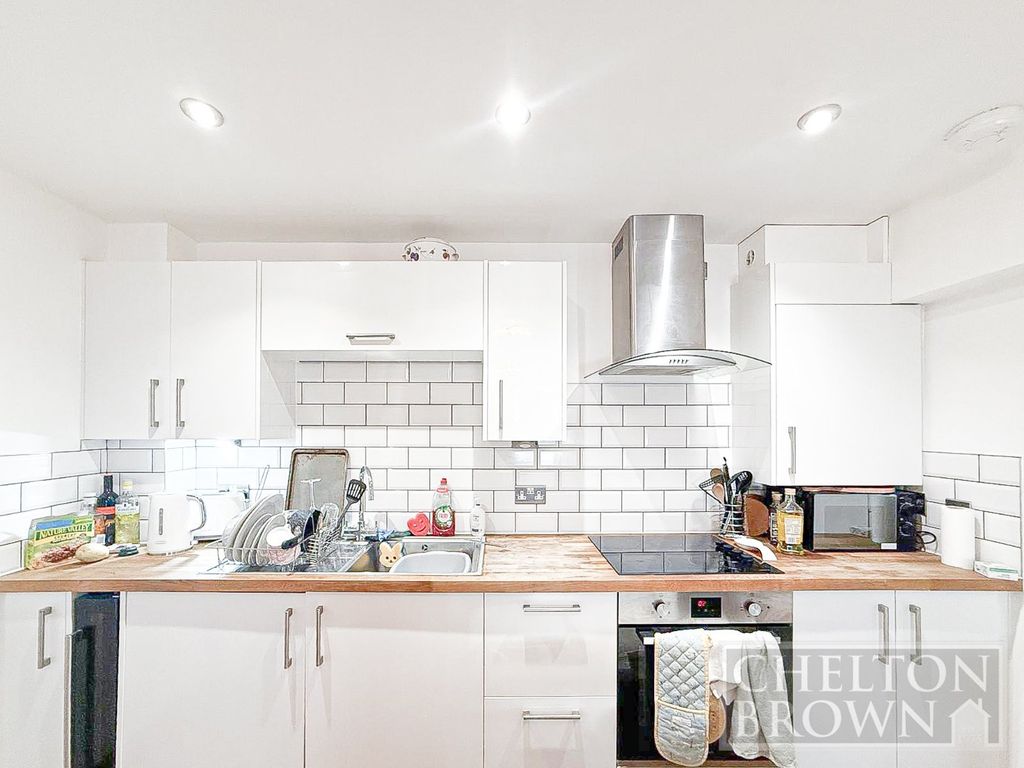 Property photo 3 of 9 Kitchen