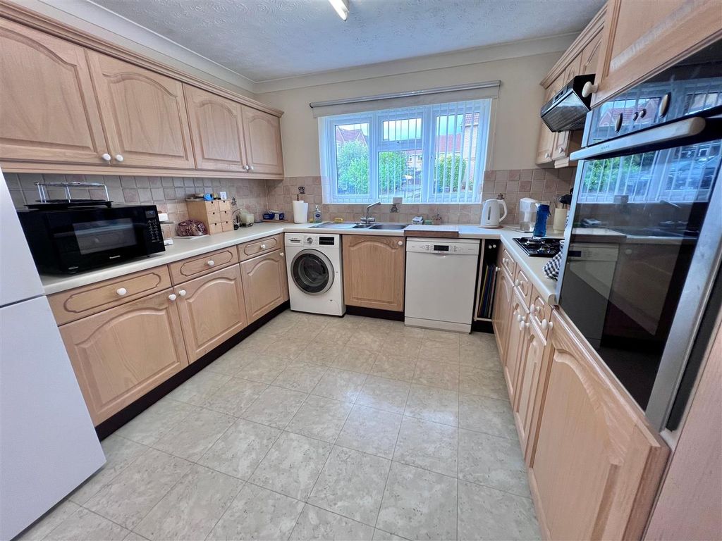 Property photo 2 of 15 Kitchen Diner 4.Jpg
