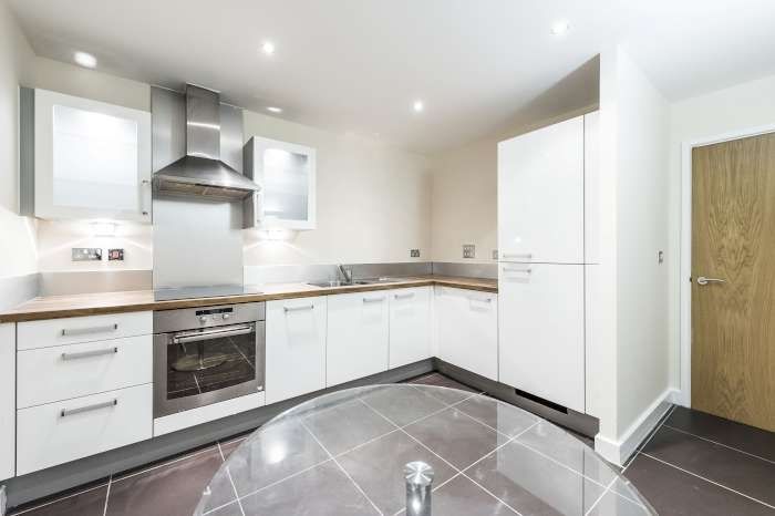 Property photo 3 of 10 Kitchen