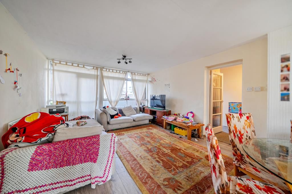 Property photo 3 of 18 Living Room