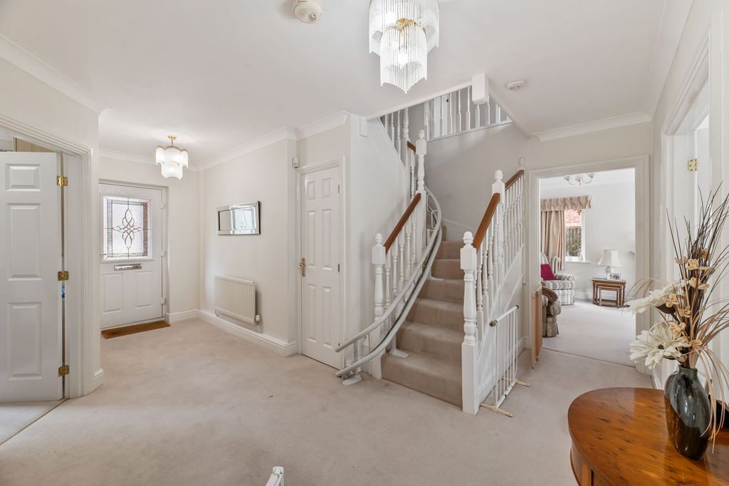 Property photo 2 of 21 Entrance Hallway