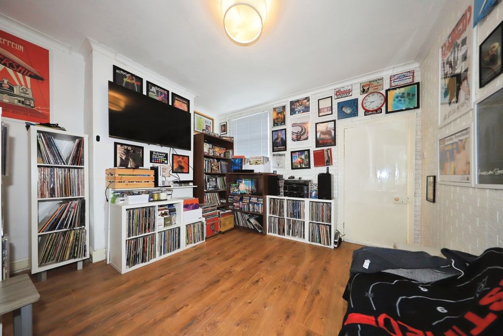 Property photo 2 of 17 Photo