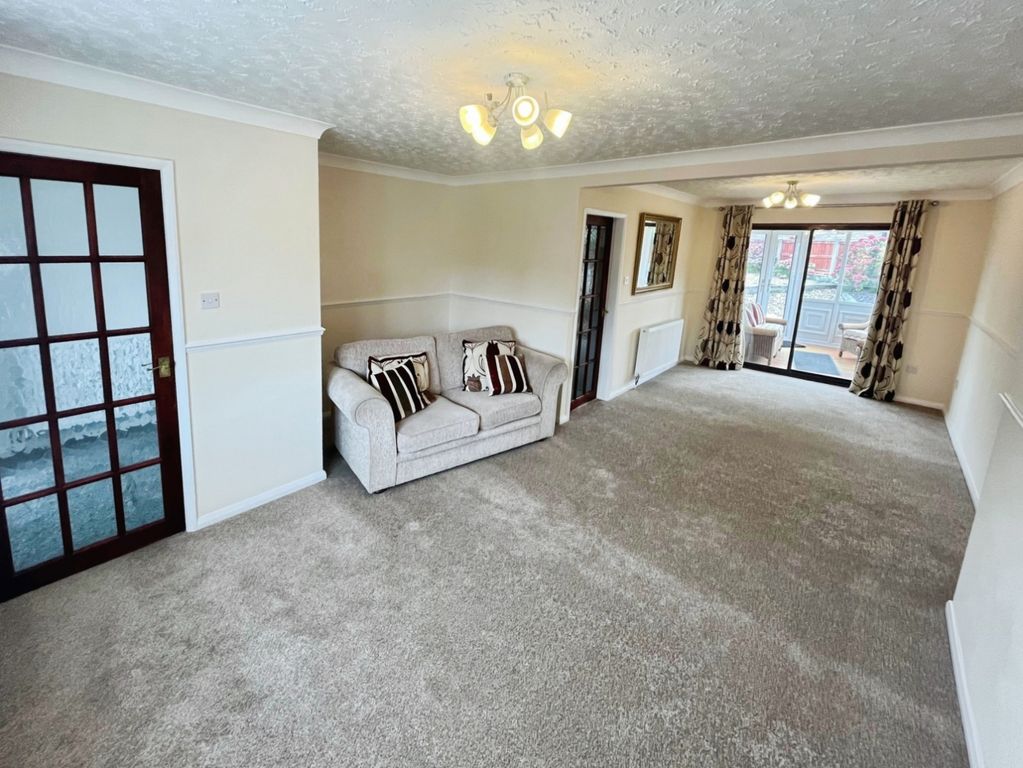 Property photo 3 of 14 Pbox-Living_Room-333062.Jpg