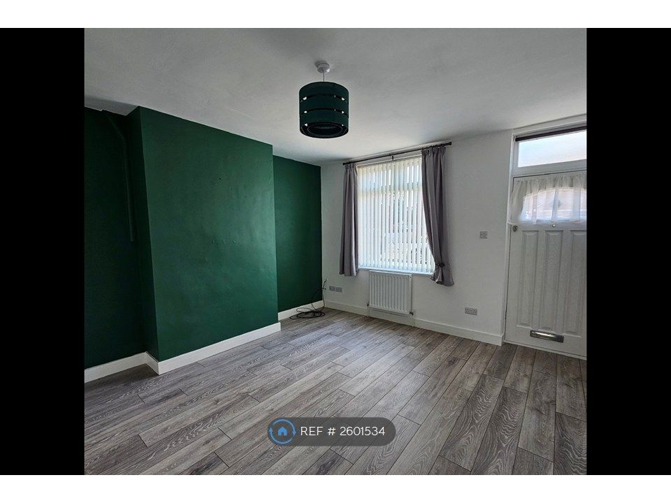 Property photo 3 of 14 Lounge