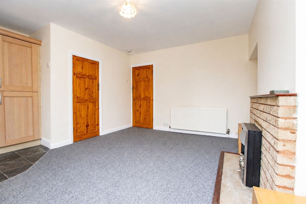 Property photo 3 of 14 Approach