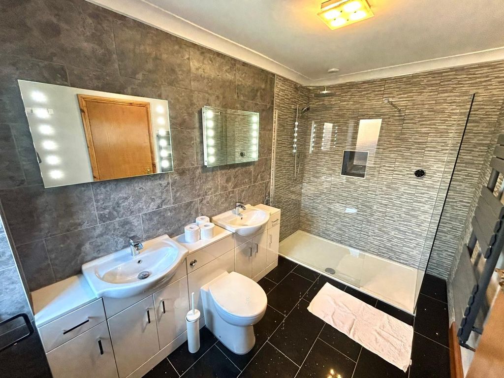 Property photo 2 of 3