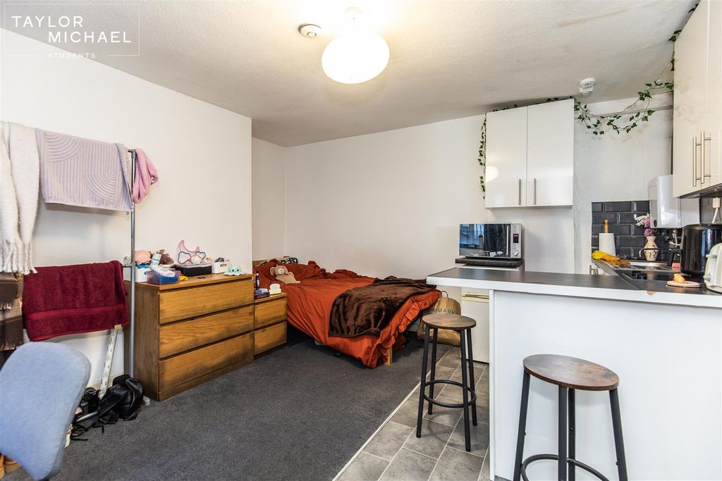 Property photo 2 of 5 Room