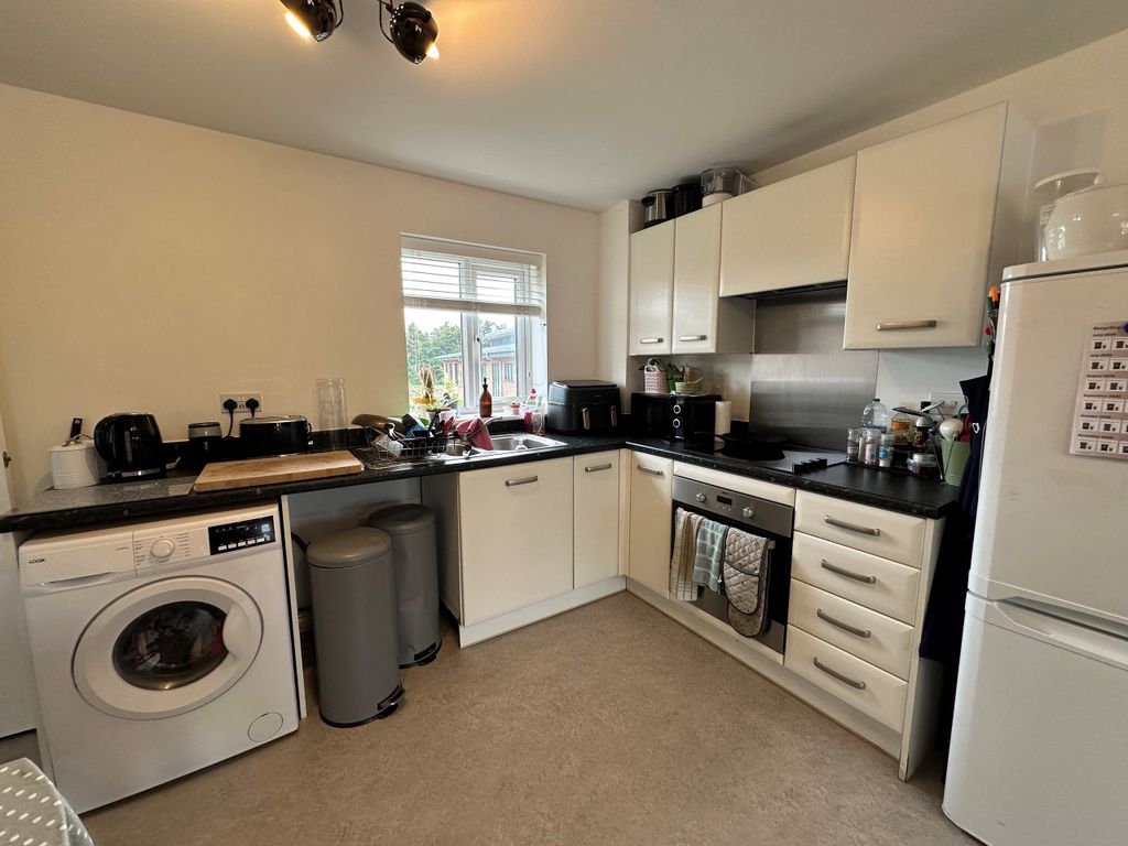 Property photo 3 of 8 Kit