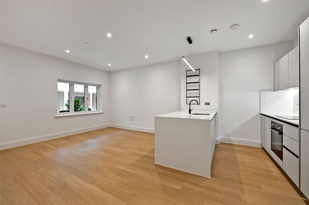 Property photo 1 of 19 Reception Room