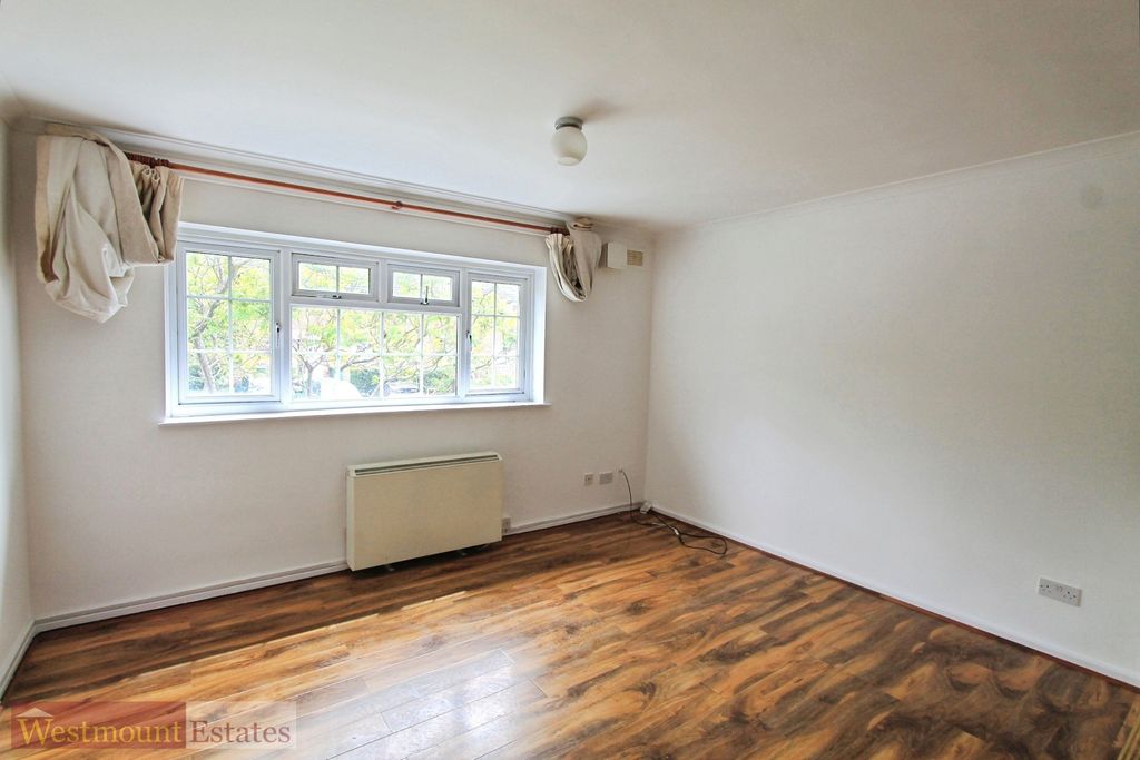 Property photo 2 of 5 Living Room