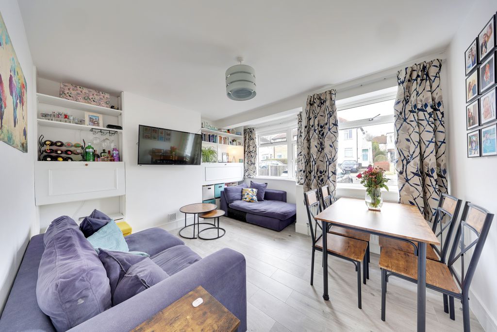 Property photo 2 of 11