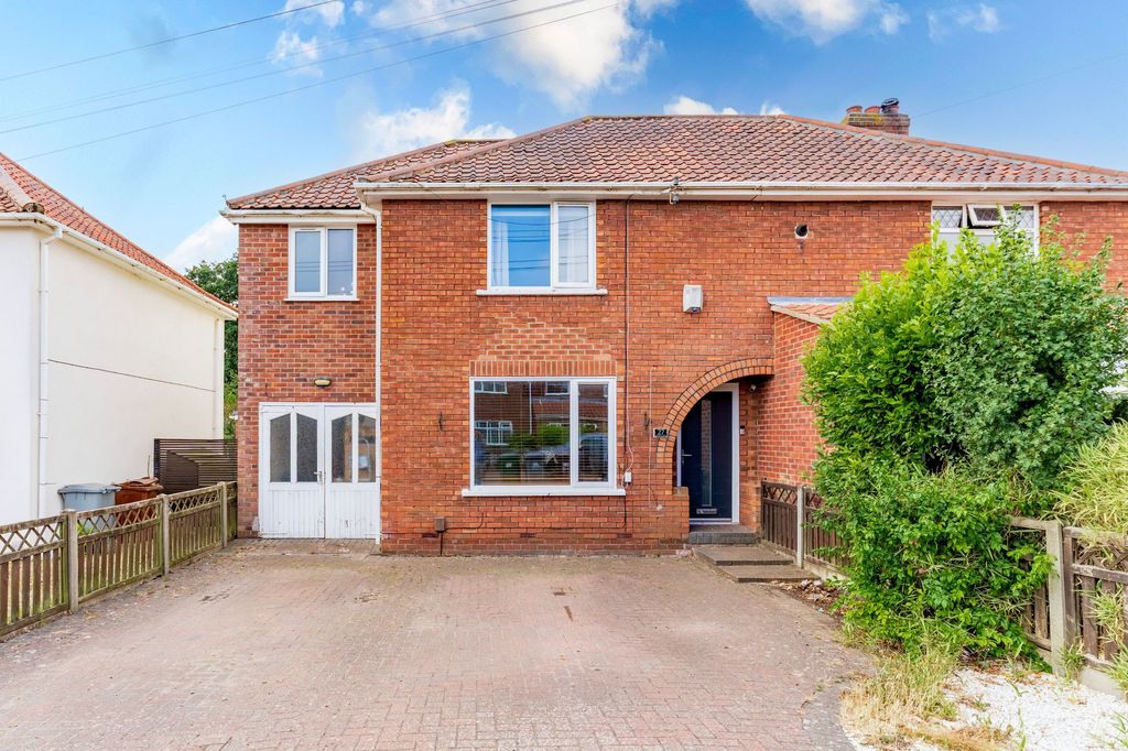 Property photo 1 of 27