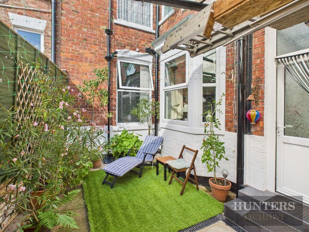 Property photo 2 of 21 Garden