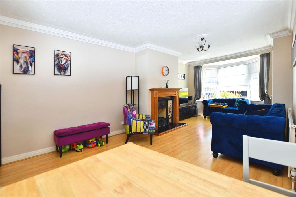 Property photo 3 of 10 Lounge / Diner