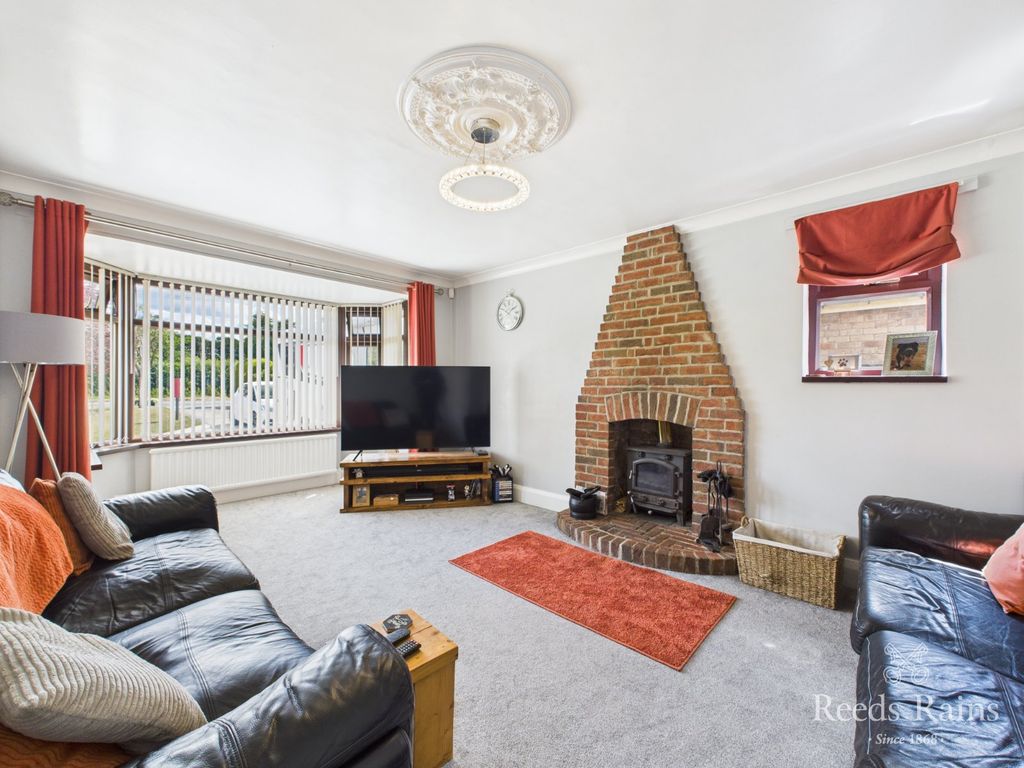 Property photo 3 of 33 Sitting Room